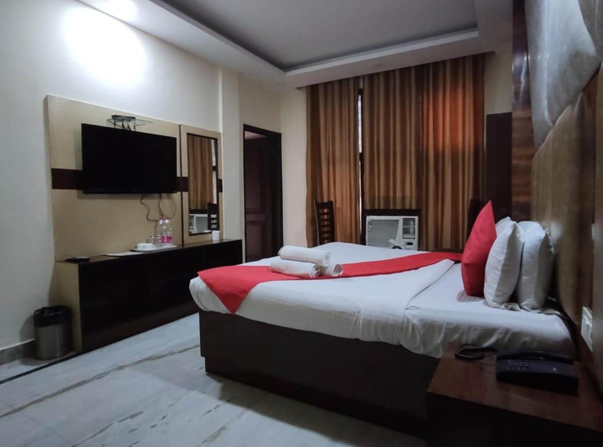 Hotel Aerotech Suite Нью-Дели Экстерьер фото
