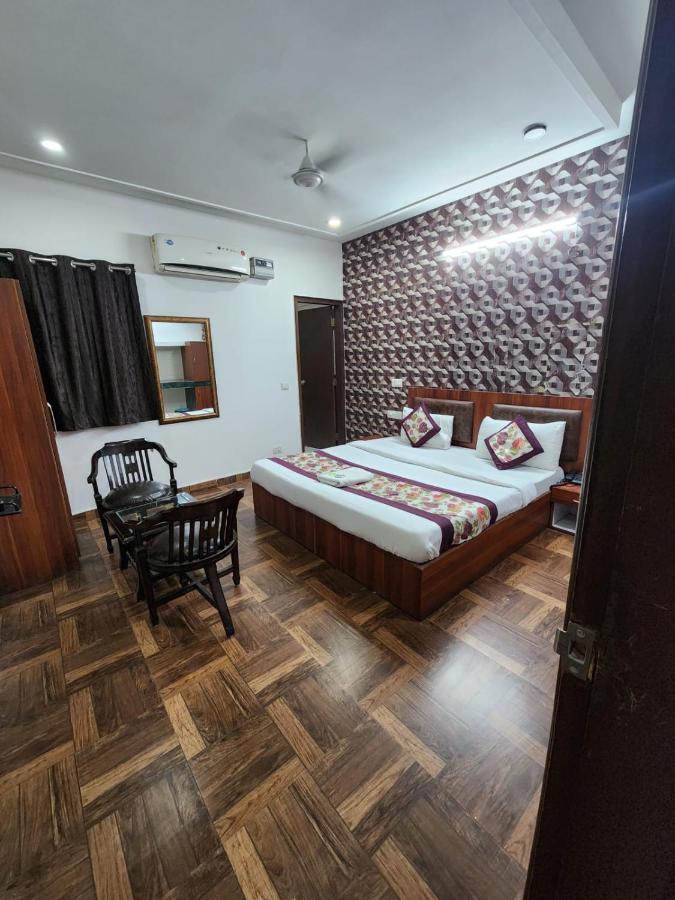 Hotel Aerotech Suite Нью-Дели Экстерьер фото