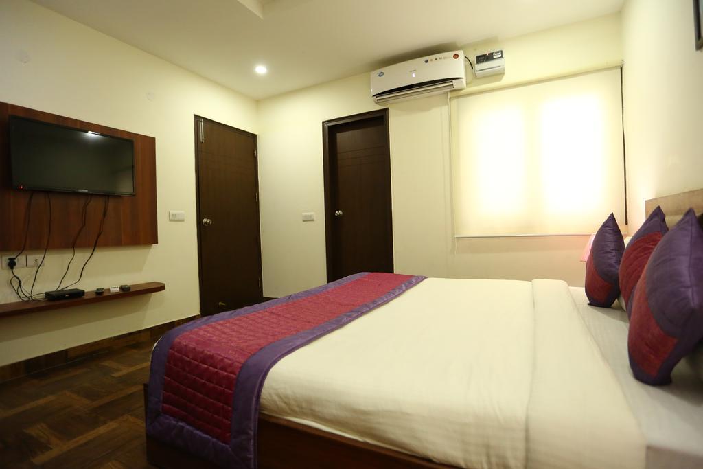 Hotel Aerotech Suite Нью-Дели Экстерьер фото