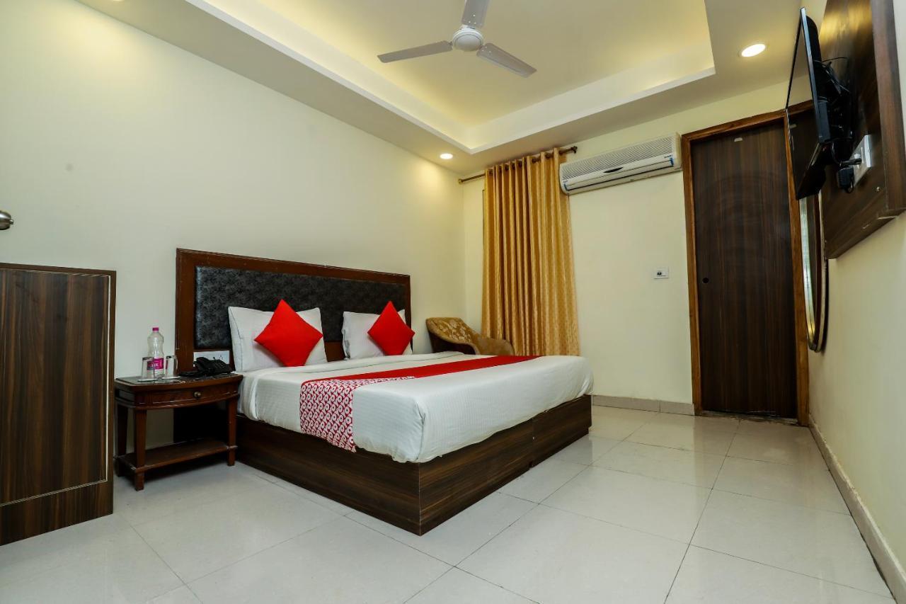 Hotel Aerotech Suite Нью-Дели Экстерьер фото